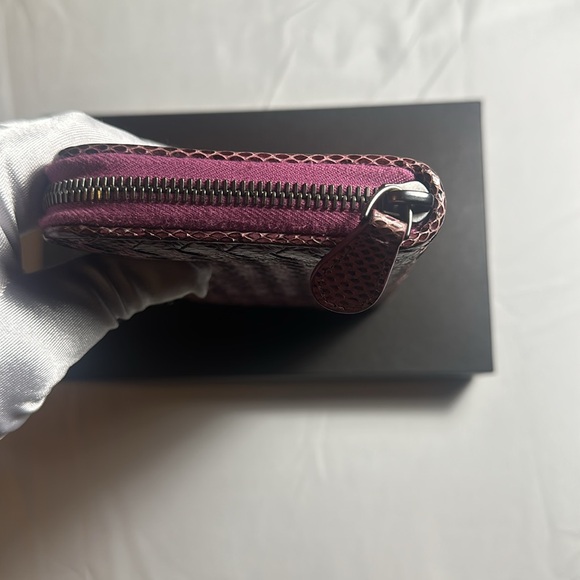 Authentic Bottega Veneta Zippy Wallet, a lovely wallet in excellent condition - Picture 13 of 15